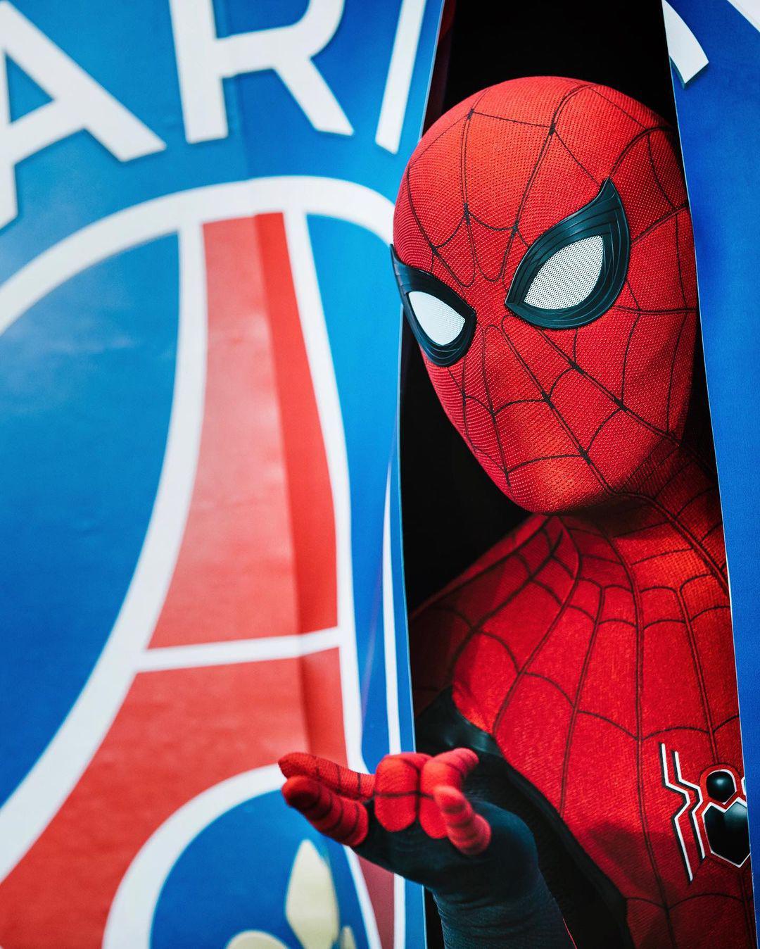 ¡Spider-Man se adueñó de París! Así fue la visita del actor Tom Holland al estadio del PSG y sus increíbles fotos en la ‘casa’ de Messi