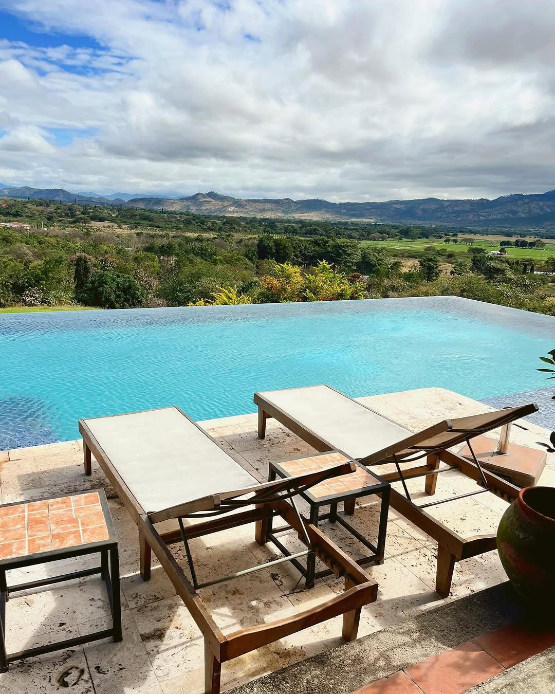 Cecilia García, novia de Agustín Auzmendi, se roba los suspiros en redes sociales con reveladora foto en traje de baño