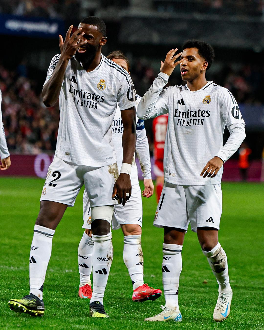 El festejo de Pep tras la sufrida clasificación a playoffs de la Champions, Barcelona dejó ir el segundo lugar y Rodrygo brilló