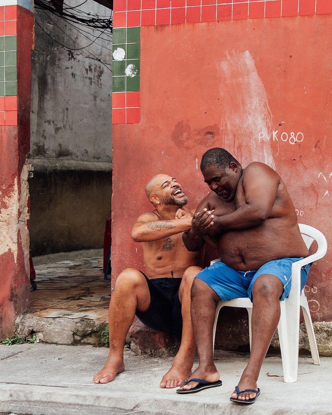 Así es Vila Cruzeiro, la favela más peligrosa de Brasil donde vive Adriano: “Veo a mi padre en cada uno de estos callejones”