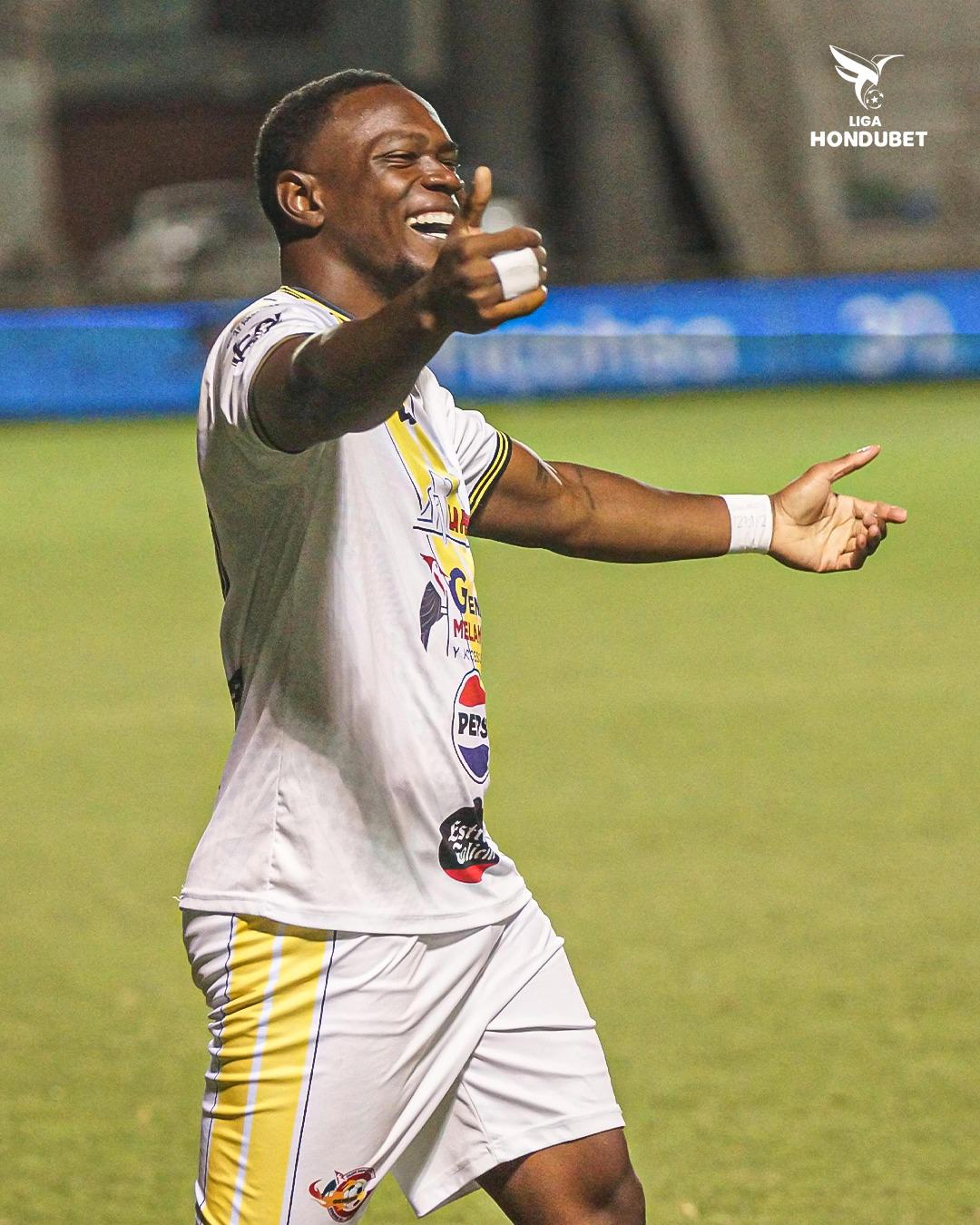 FICHAJES: Futuro de Kervin Arriaga toma giro inesperado, séptima baja en Olimpia y Policía fichará a legionario