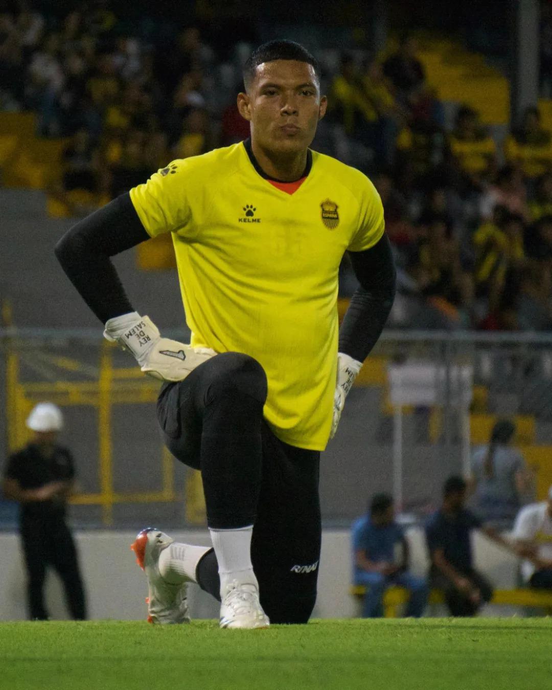 Trabajó de albañil, su primer sueldo y cuándo decidió ser portero: Así es la vida de Onán Rodríguez, nuevo fichaje del Olimpia