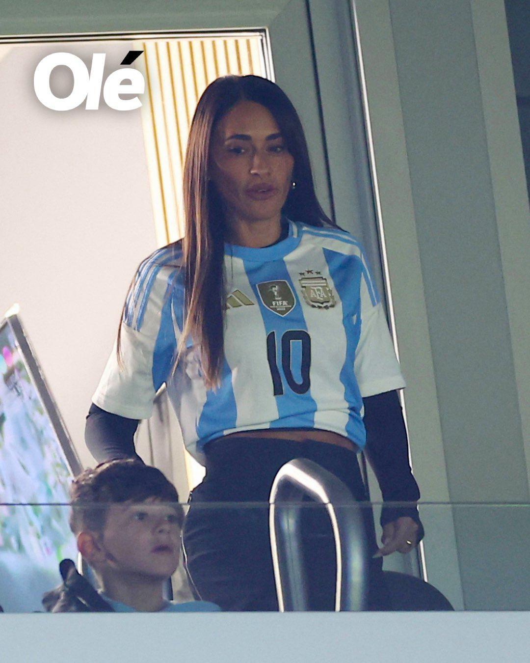 Messi rompió en llanto en su despedida, Antonela no quiso perderse el último baile y los 'regalos' a Leo en Argentina