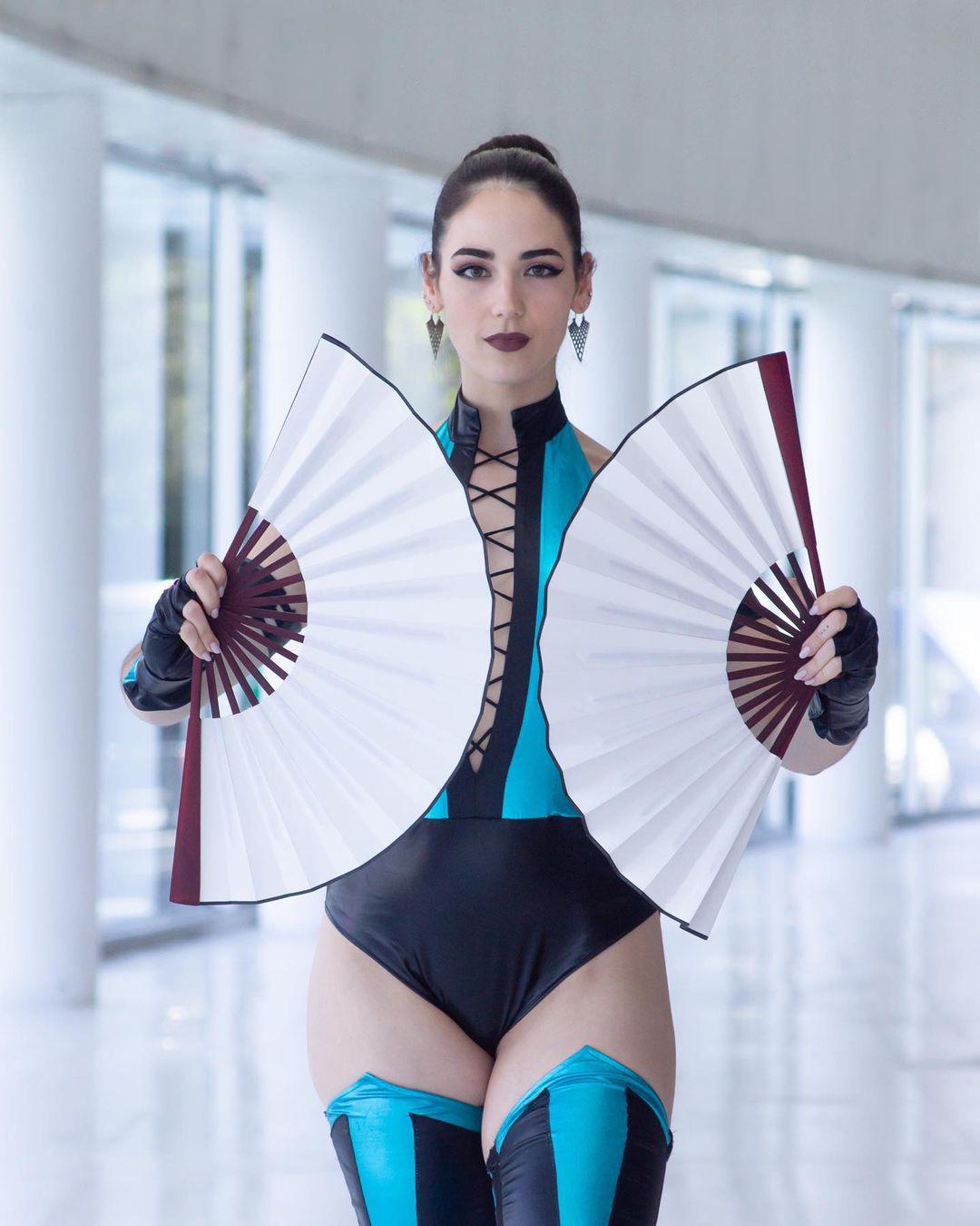 Conoce a la artista marcial y cosplayer española que cautiva con su talento y su gran condición física