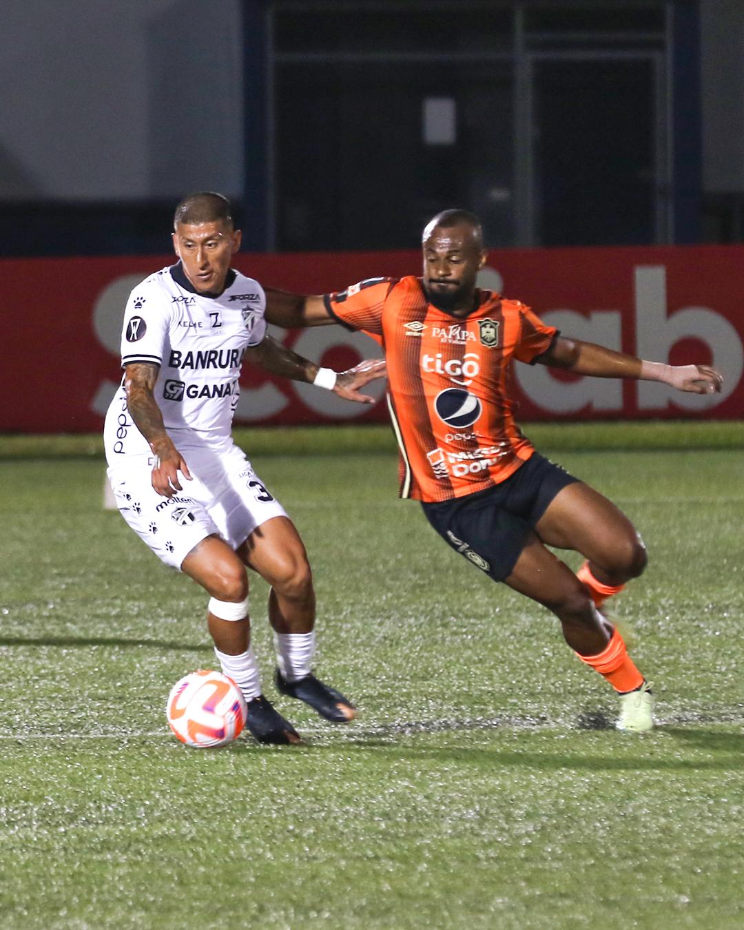 Comunicaciones derrotó al Águila en El Salvador y se clasificó a cuartos de final de la Copa Centroamericana de Concacaf.