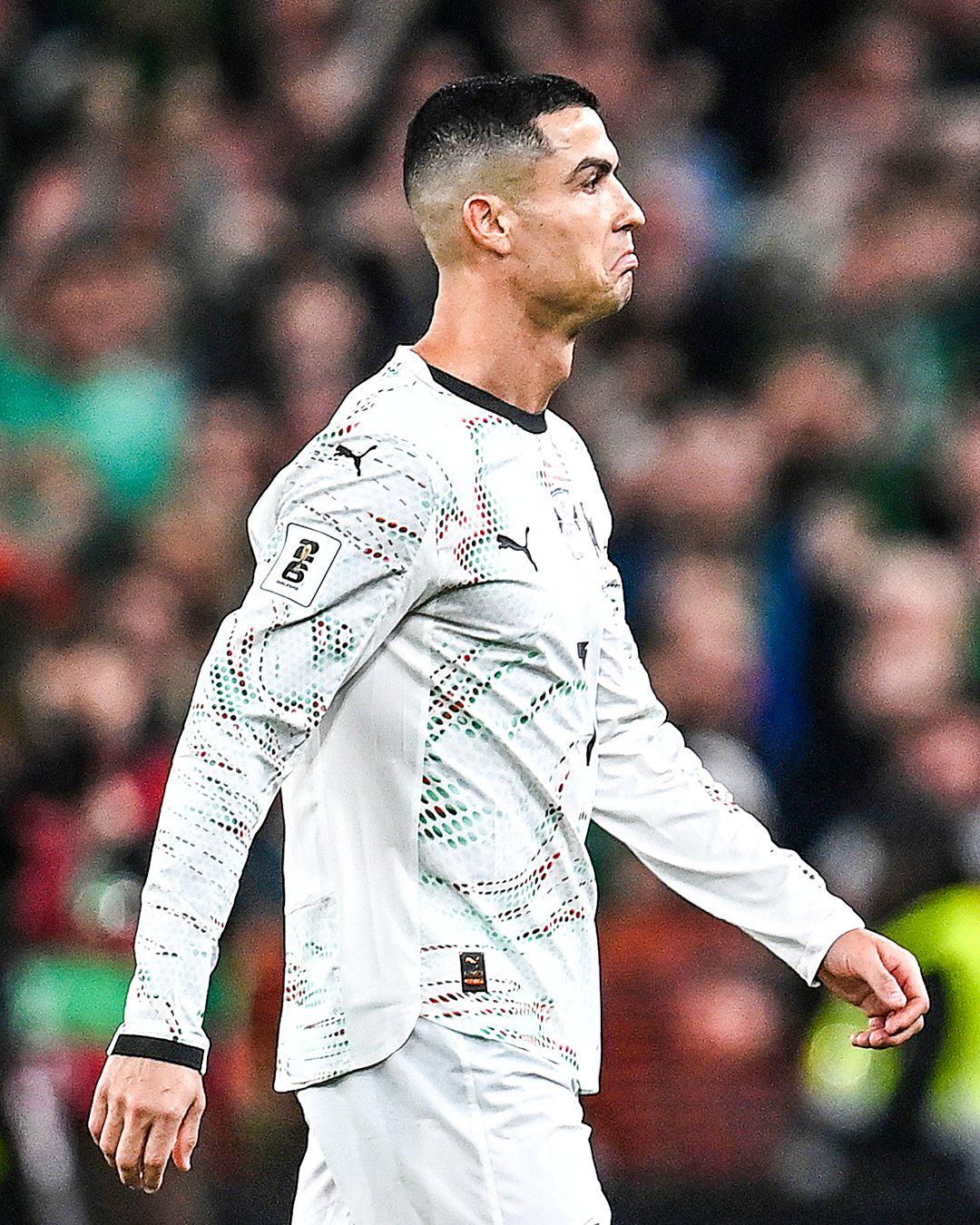 Cristiano Ronaldo recibe la peor burla tras ser expulsado, rompe un récord histórico y el feo gesto contra el árbitro