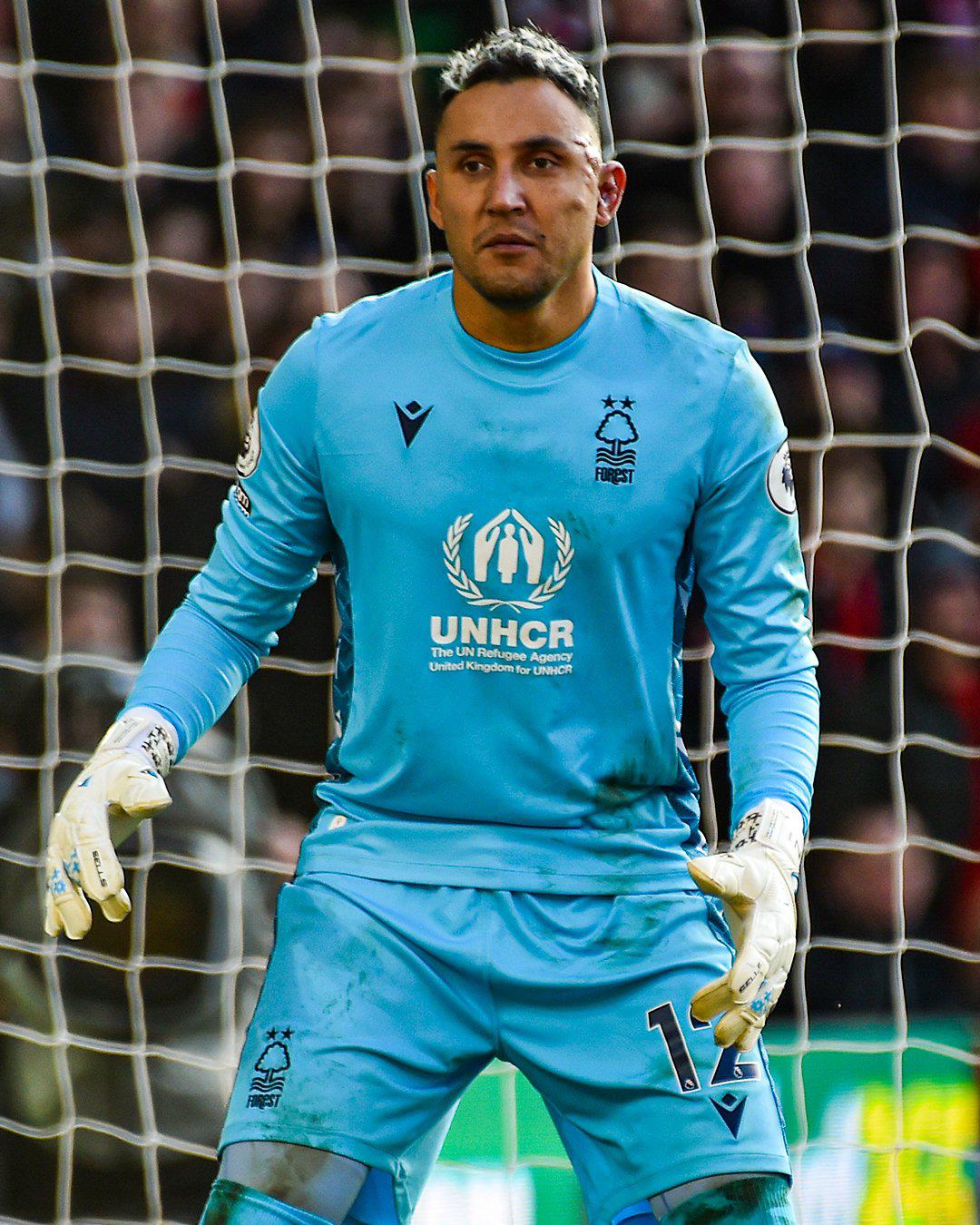 Duro golpe en la cara, nuevo dorsal y termina MVP: Así fue el dulce debut de Keylor Navas en la Premier League (FOTOS)