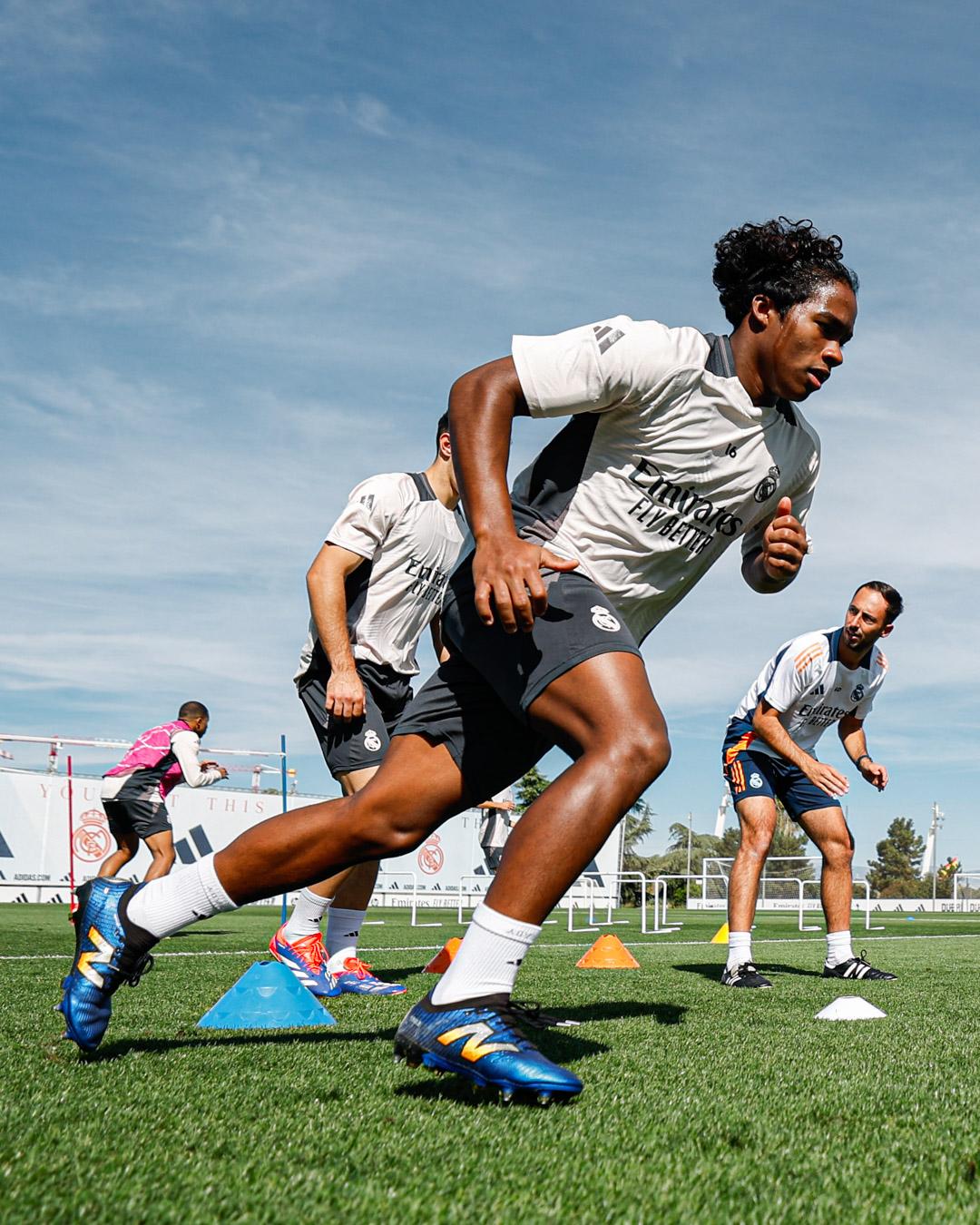 Endrick dio la sorpresa: se casó a con Gabriely Miranda a sus 18 años; las fotos de la feliz pareja