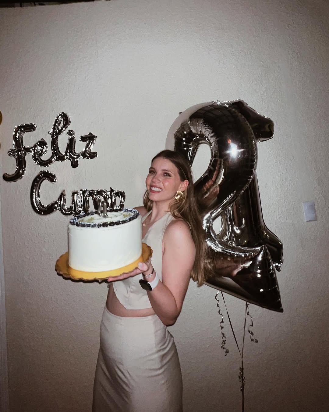 Cecilia García, novia de Agustín Auzmendi, se roba los suspiros en redes sociales con reveladora foto en traje de baño