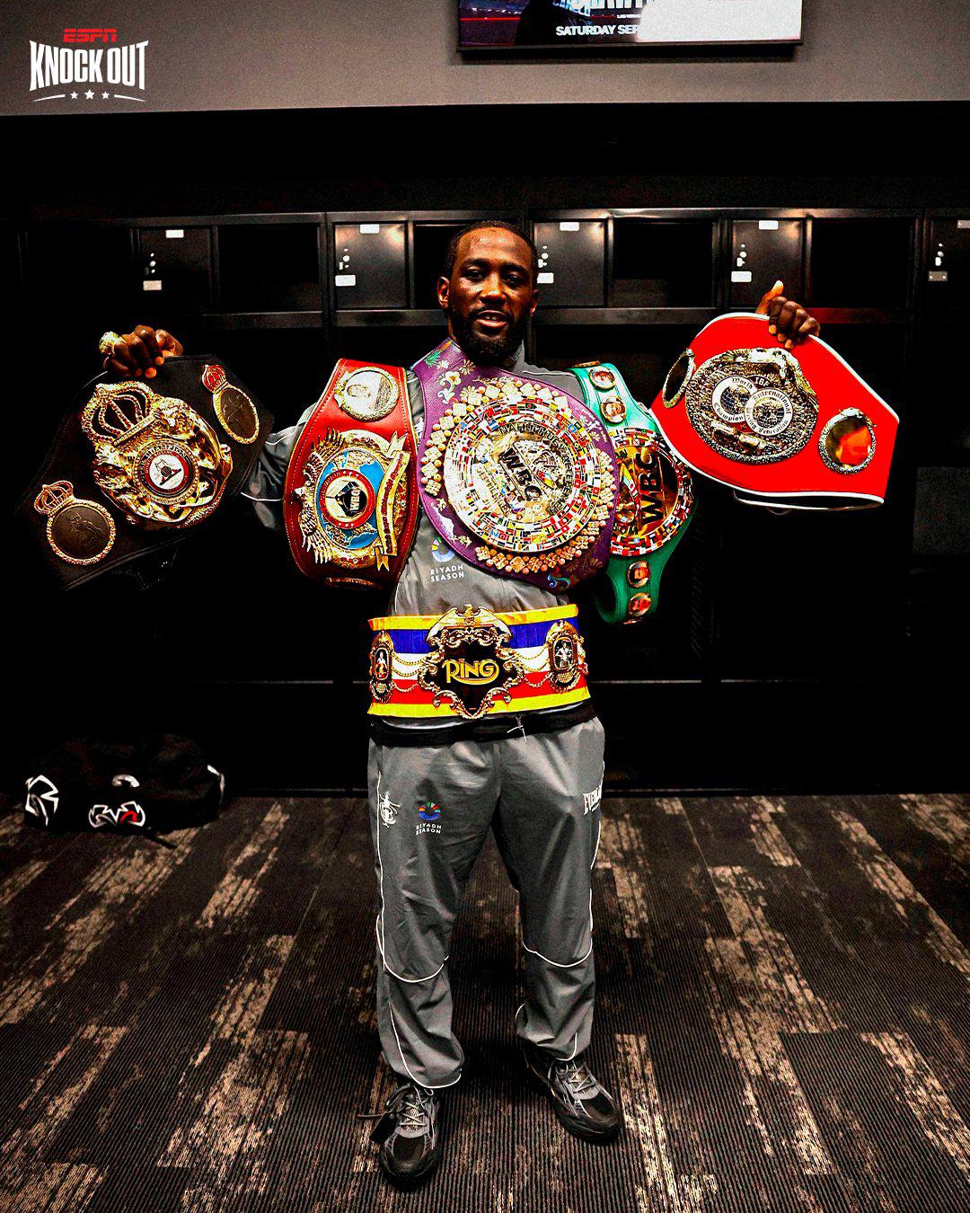 'Canelo' Álvarez fue humillado en Las Vegas, las celebridades presentes y, ¿por qué Crawford devolvió los cinturones?