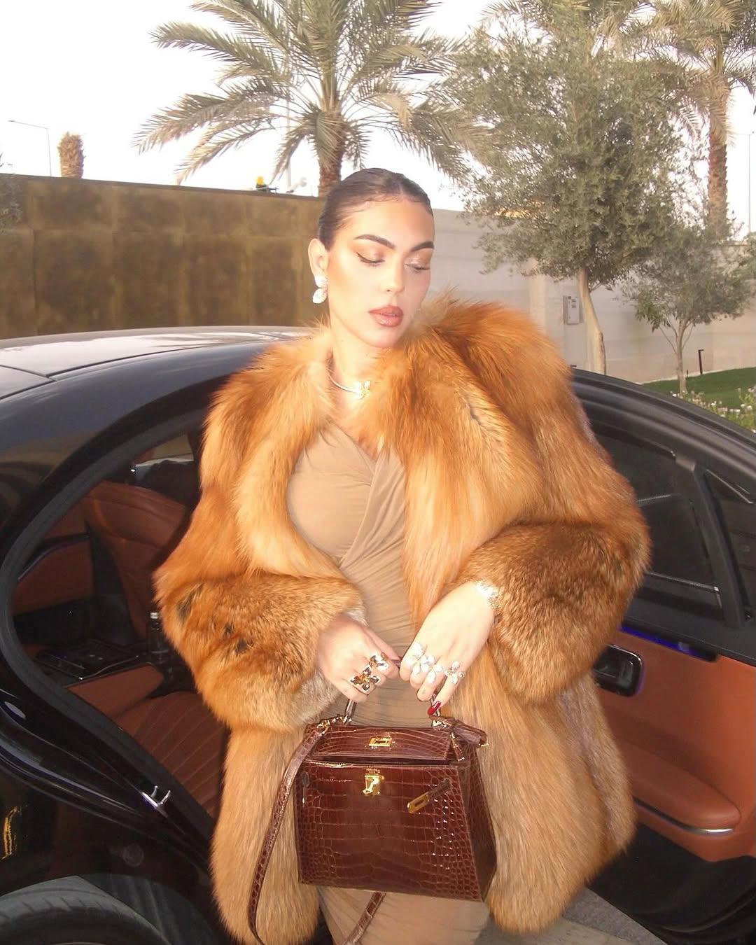 Cristiano Ronaldo gastó más de 300 mil euros: los lujosos regalos que le hizo CR7 a Georgina Rodríguez por su compromiso