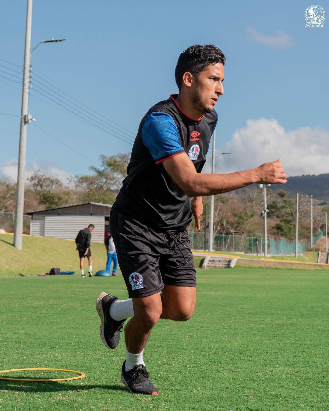Las visitas especiales de excracks hondureños y Lavallén se pule para debutar: el entreno del Olimpia previo a la fecha 3