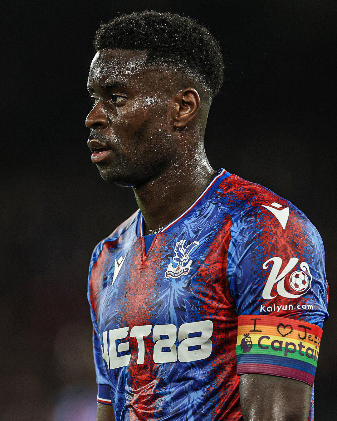 La decisión de los capitanes con el brazalete arcoíris y la guerra que se destapa en la Premier: “amo a Jesús”