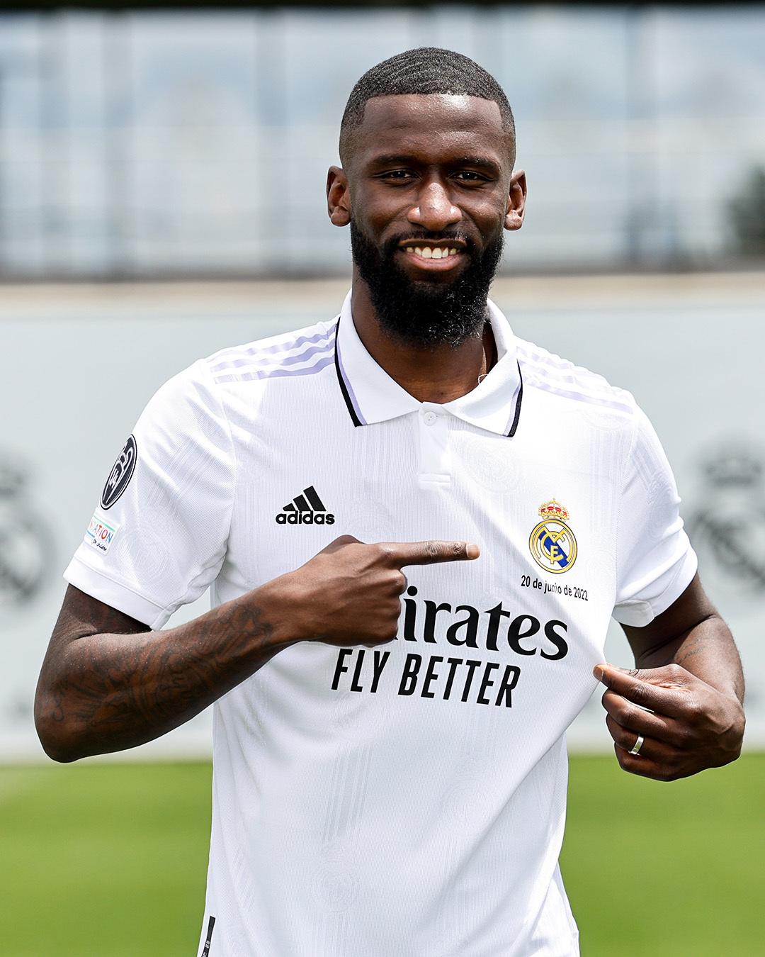 Así fue la presentación de Rüdiger: el detalle con el que se ganó al madridismo, descarta  histórico dorsal y lució la bandera de Sierra Leona