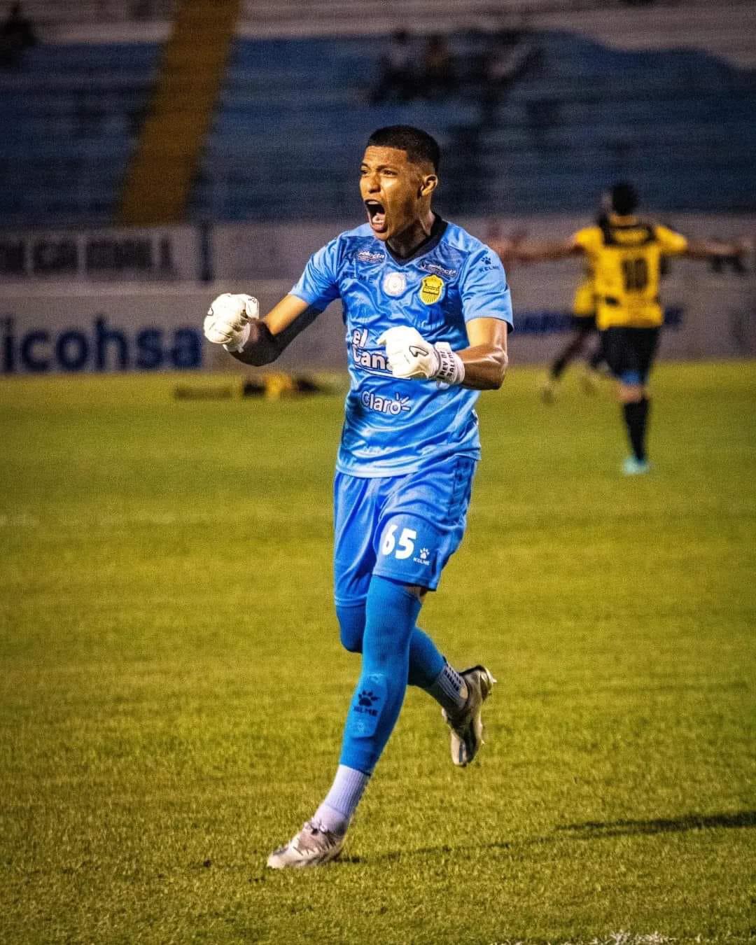 Trabajó de albañil, su primer sueldo y cuándo decidió ser portero: Así es la vida de Onán Rodríguez, nuevo fichaje del Olimpia