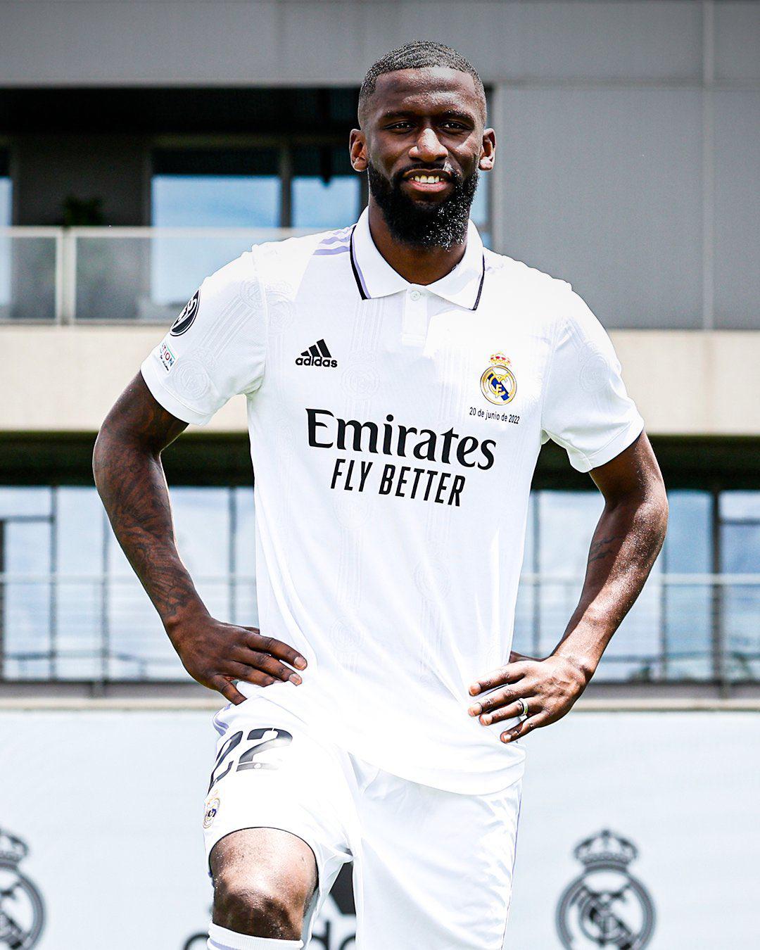 Así fue la presentación de Rüdiger: el detalle con el que se ganó al madridismo, descarta  histórico dorsal y lució la bandera de Sierra Leona