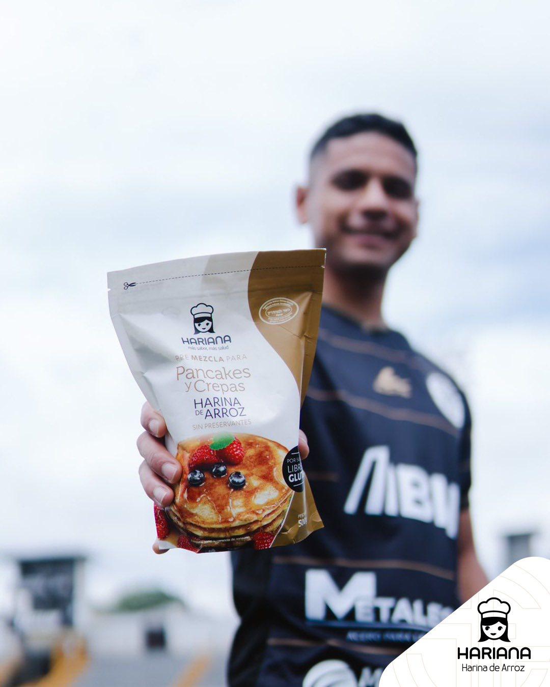 La mirada enamorada de su esposa y el tierno mensaje de su madre: así fue el primer entrenamiento de Carlos Pineda en el Sporting