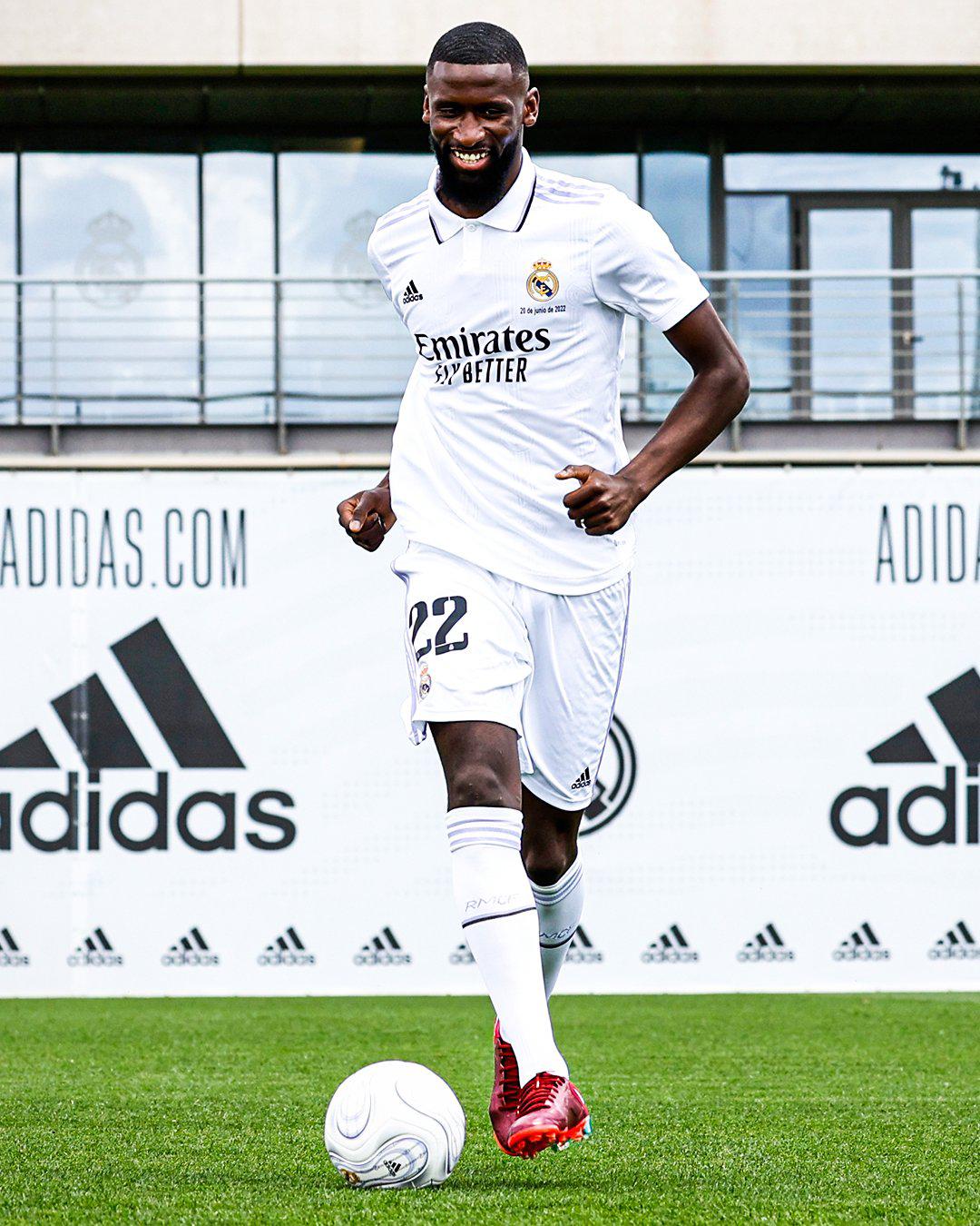 Así fue la presentación de Rüdiger: el detalle con el que se ganó al madridismo, descarta  histórico dorsal y lució la bandera de Sierra Leona