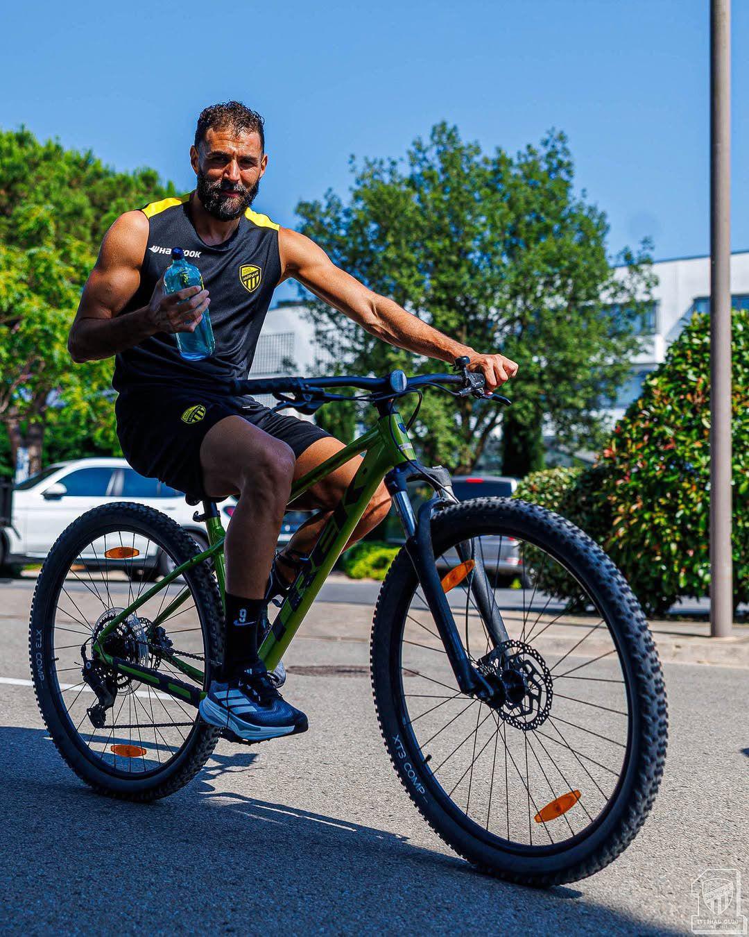 ¡Irreconocible! El impactante cambio físico de Benzema y lo comparan con Cristiano Ronaldo: ¿Qué le ha pasado?”