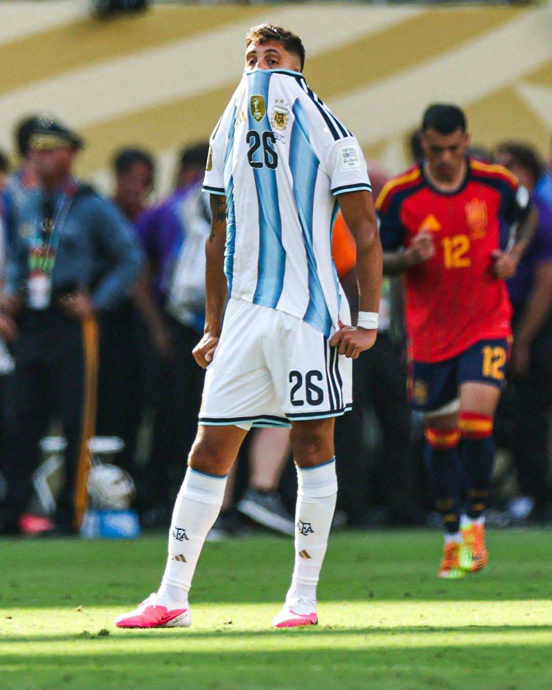 FIFA destroza a Argentina: el histórico castigo a Paredes y Gavi no se salvó