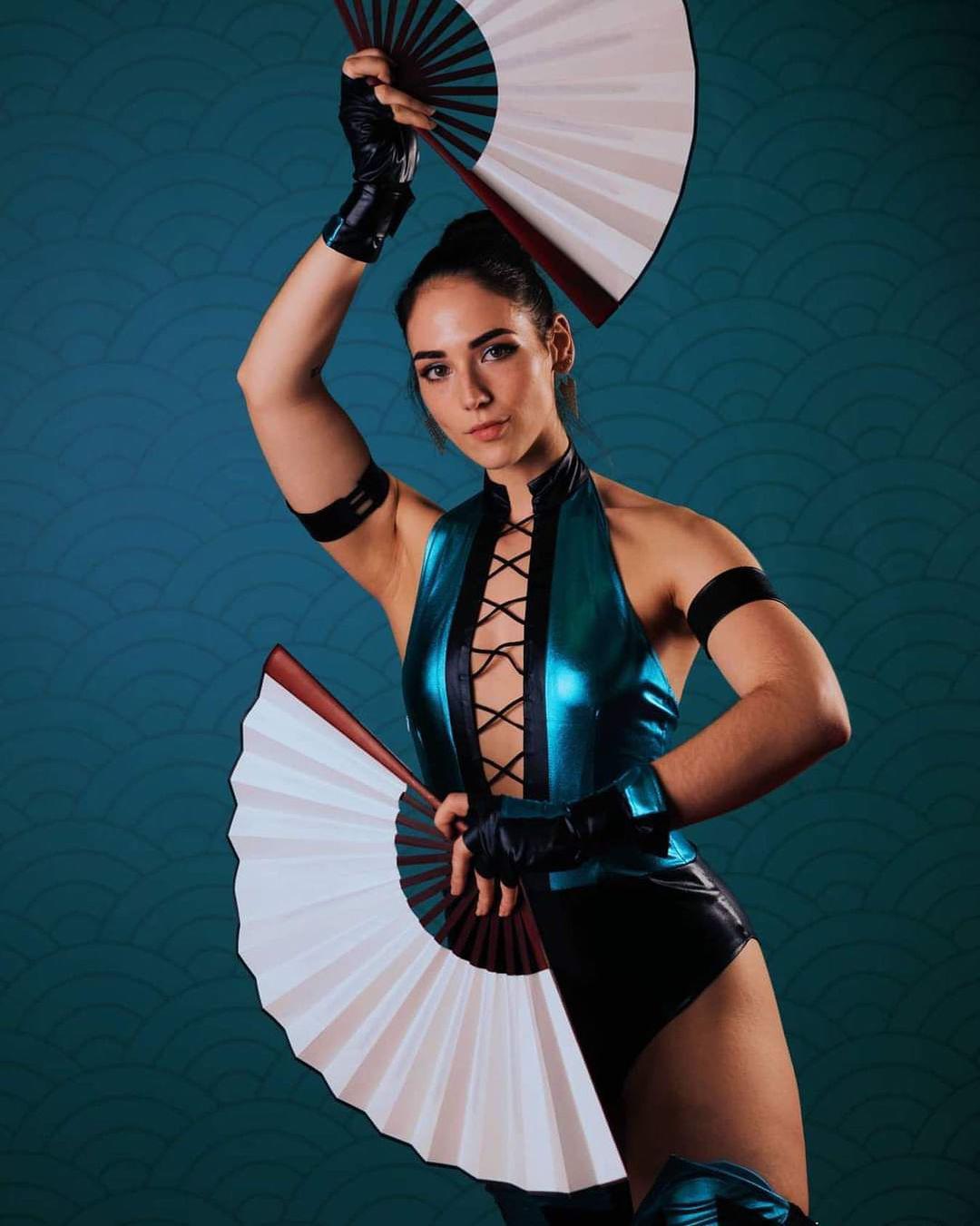 Conoce a la artista marcial y cosplayer española que cautiva con su talento y su gran condición física