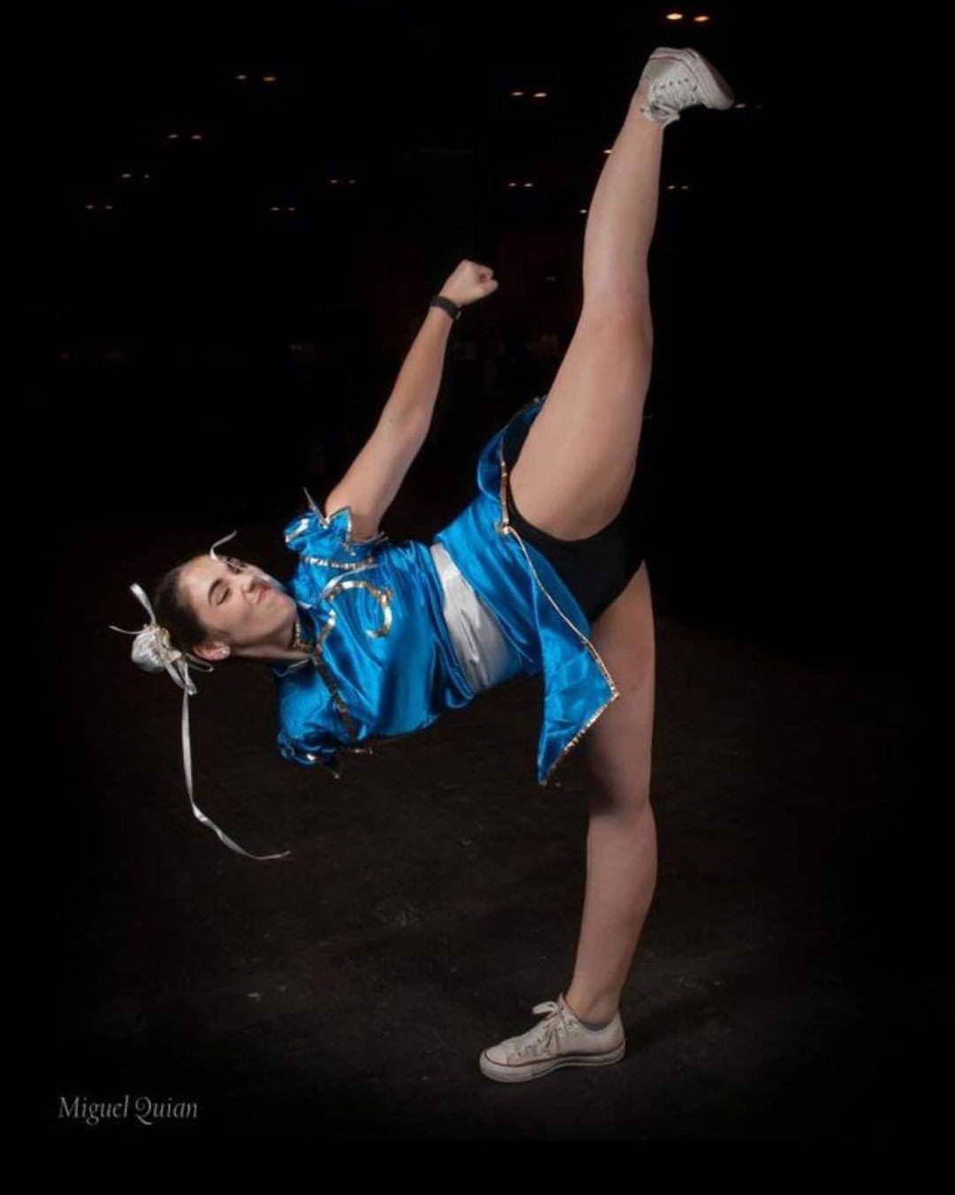 Conoce a la artista marcial y cosplayer española que cautiva con su talento y su gran condición física