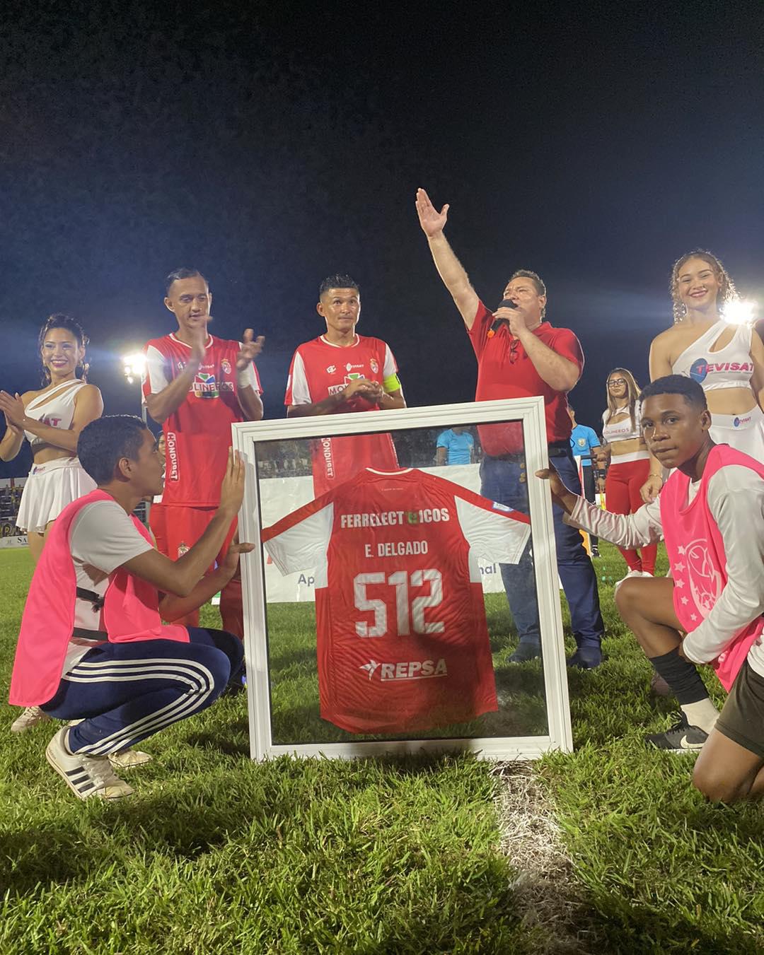 Hubo homenaje para el “Camello” Delgado por ser el jugador con más partidos en la historia de la Liga Nacional.