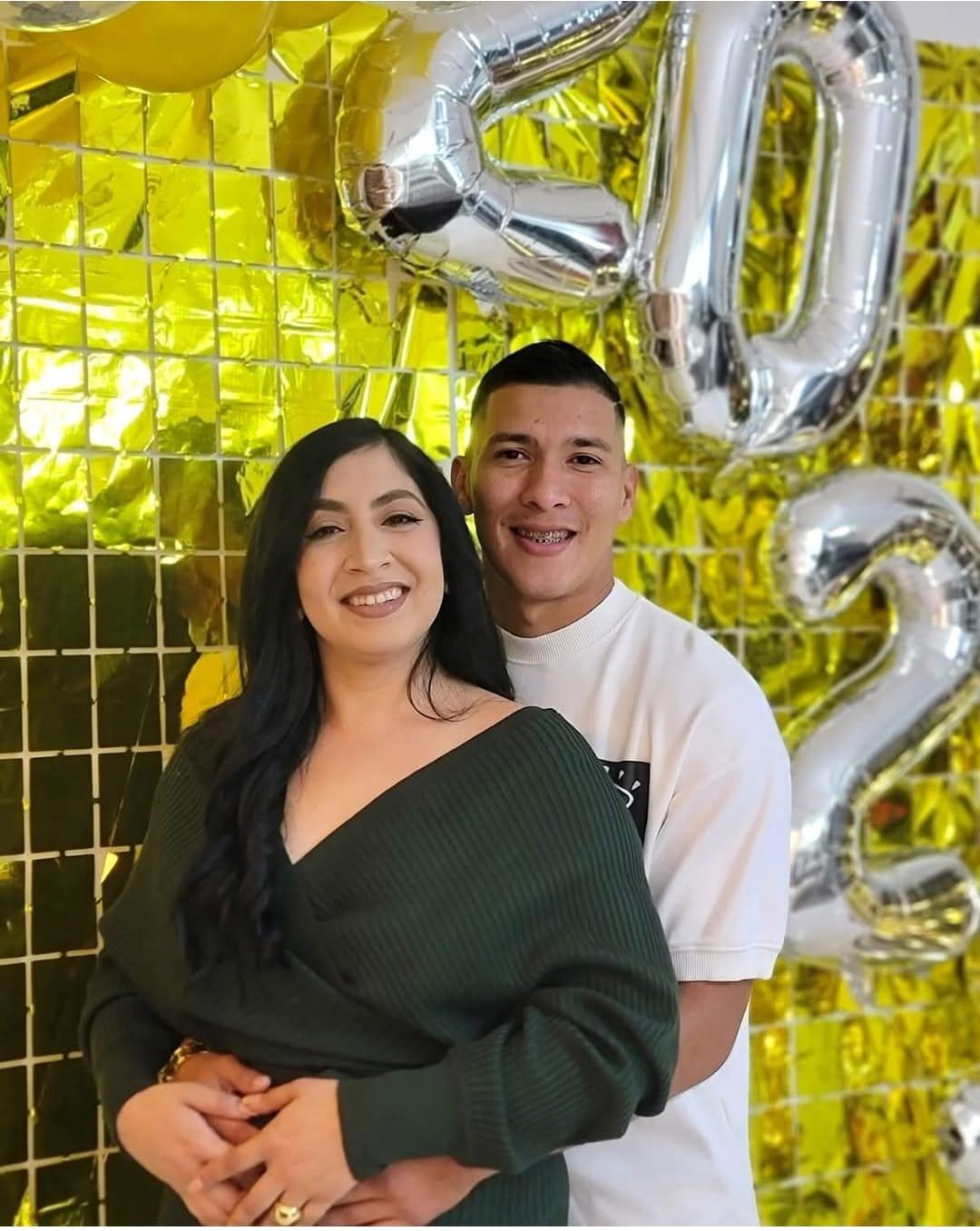 ¡Con tremendo beso y románticos! Así recibieron la llegada del año nuevo los jugadores hondureños