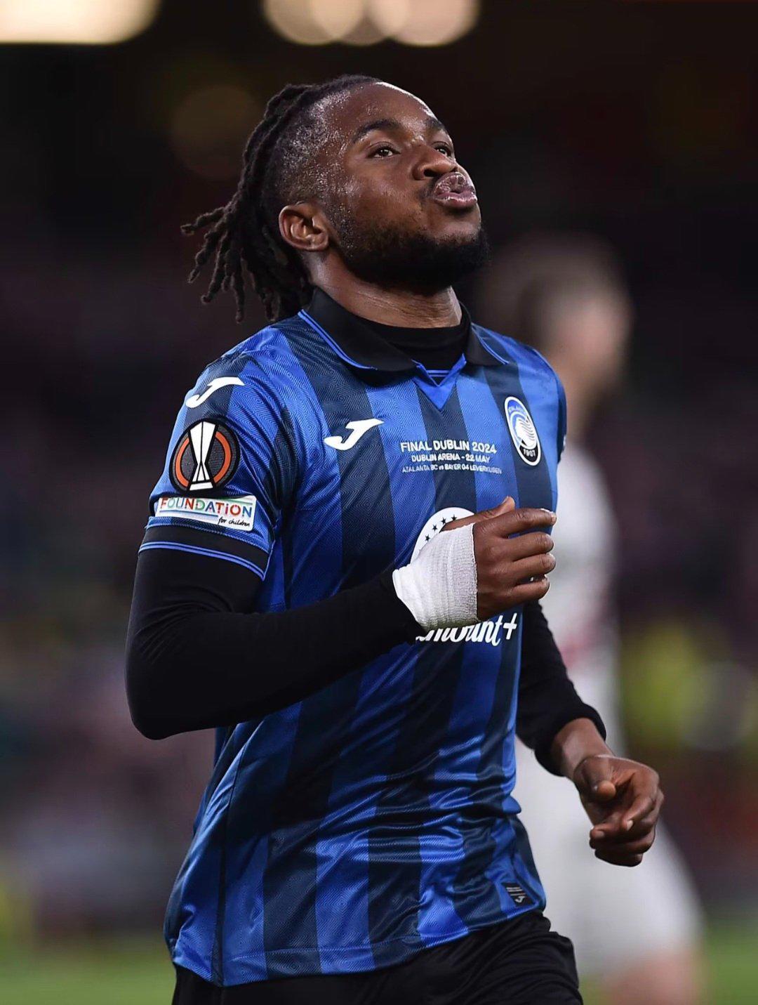 Renueva con el Real Madrid con una cláusula de 1,000 millones, filtran fichaje del Barcelona sin ser oficial y golpe para Cristiano