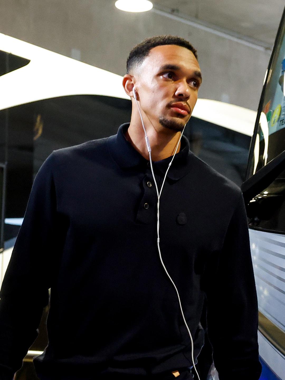 No se vio por TV: Mbappé y su gesto de enfado con la afición, el encapuchado, la jugada de la polémica, ¿y el VAR?