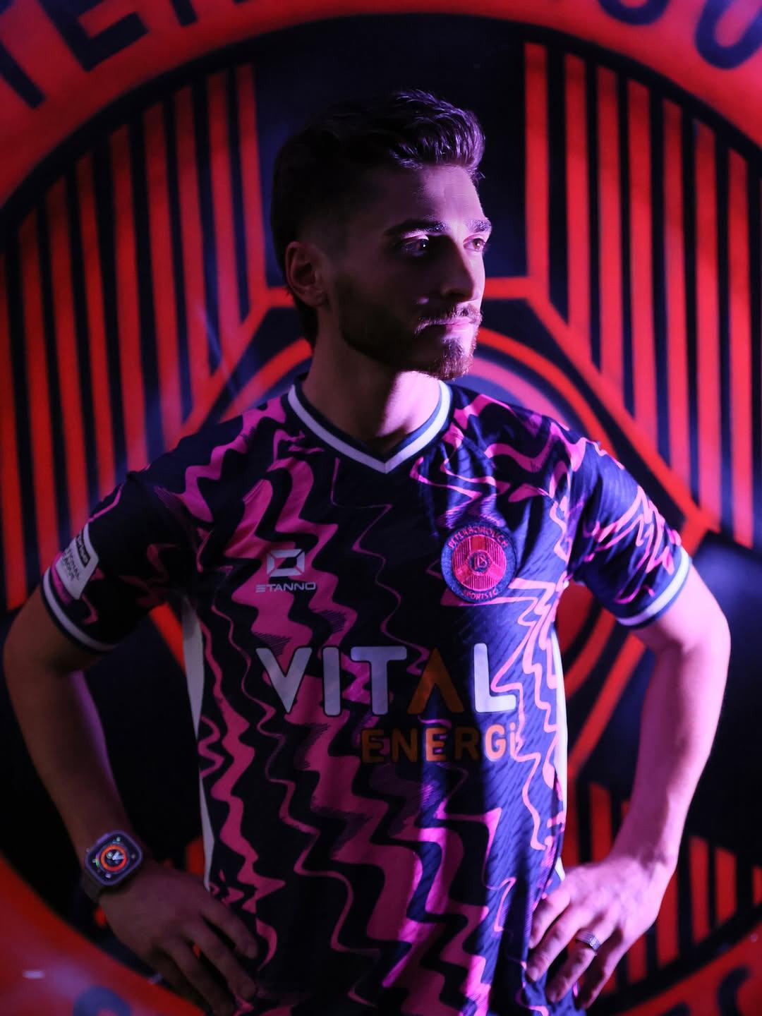 Futbolista rompe silencio y revela que fue despedido de su equipo por salir del clóset: Mi propio club era homófobo