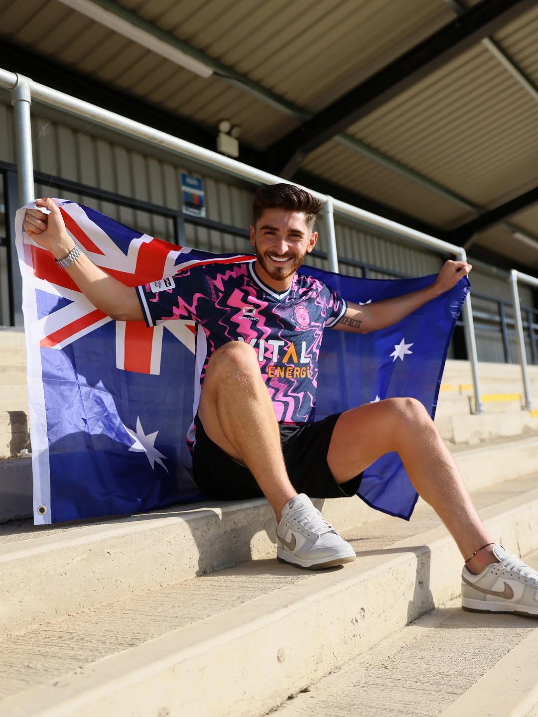 Futbolista rompe silencio y revela que fue despedido de su equipo por salir del clóset: Mi propio club era homófobo