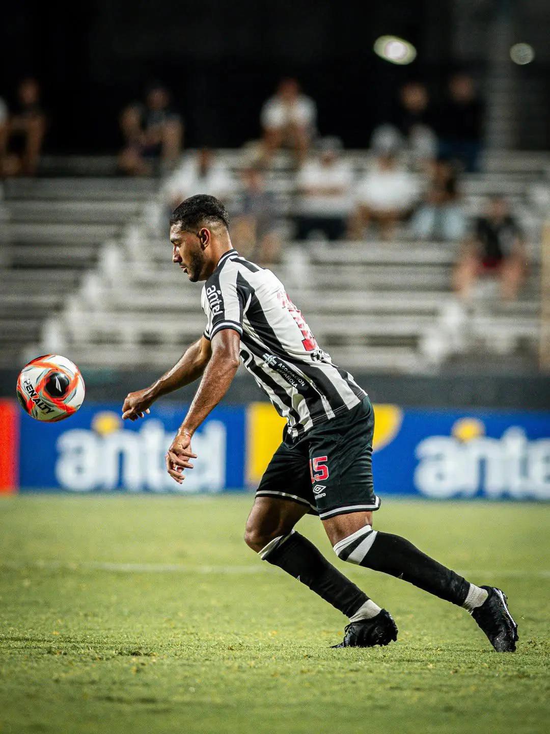 Quién es Darlin Mencía, el joven legionario que tuvo su debut con gol en la Selección de Honduras