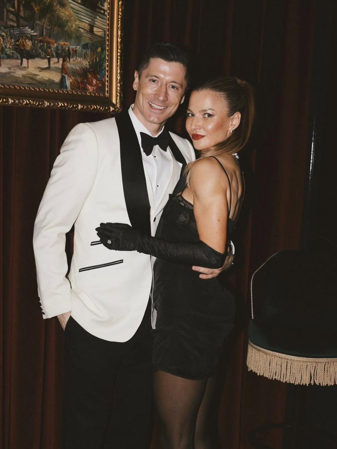 Vinicius con su hermosa novia: así recibieron el 2026 los cracks y Dembélé presume sus títulos