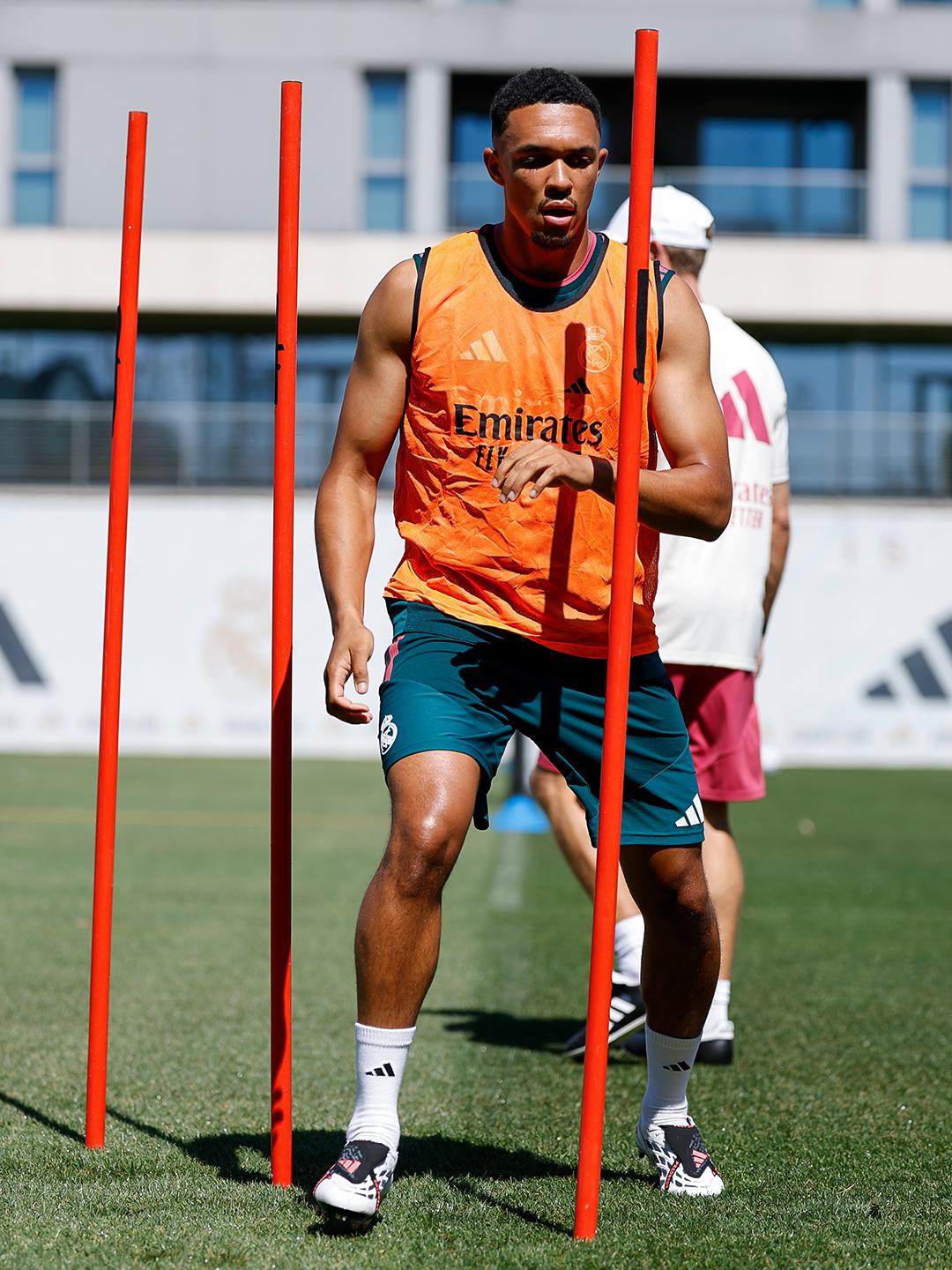 Mourinho ya manda en el Real Madrid: los 8 jugadores que tuvo disponibles
