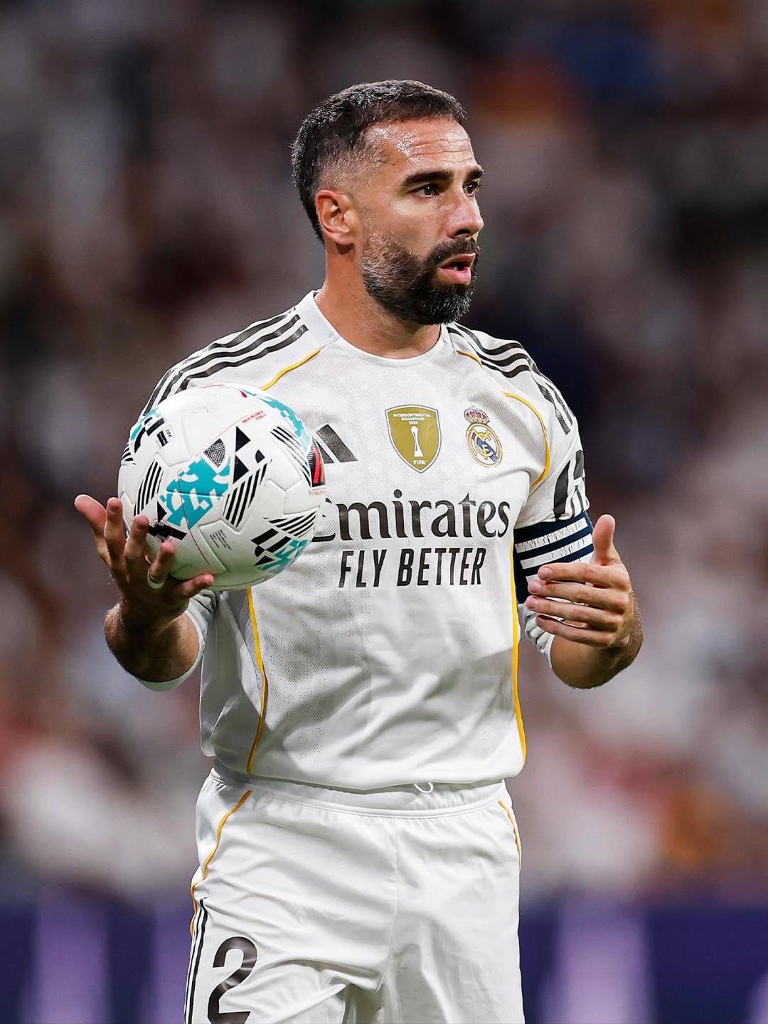 8 jugaron en el Real Madrid: los 30 cracks que buscan club tras el mercado