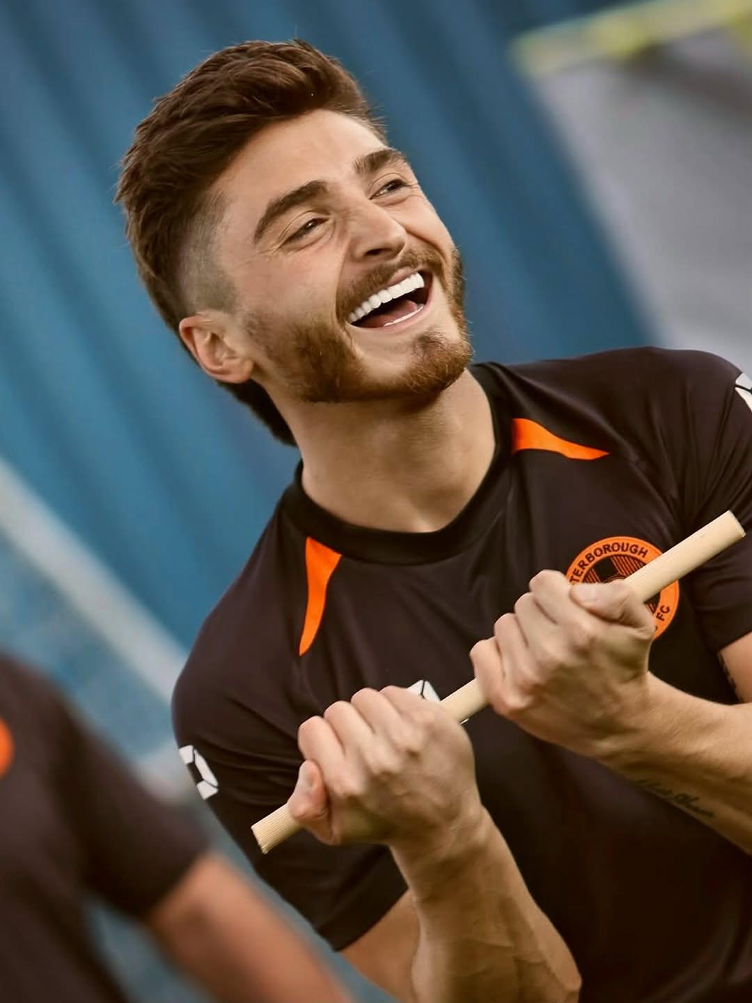 Futbolista rompe silencio y revela que fue despedido de su equipo por salir del clóset: Mi propio club era homófobo