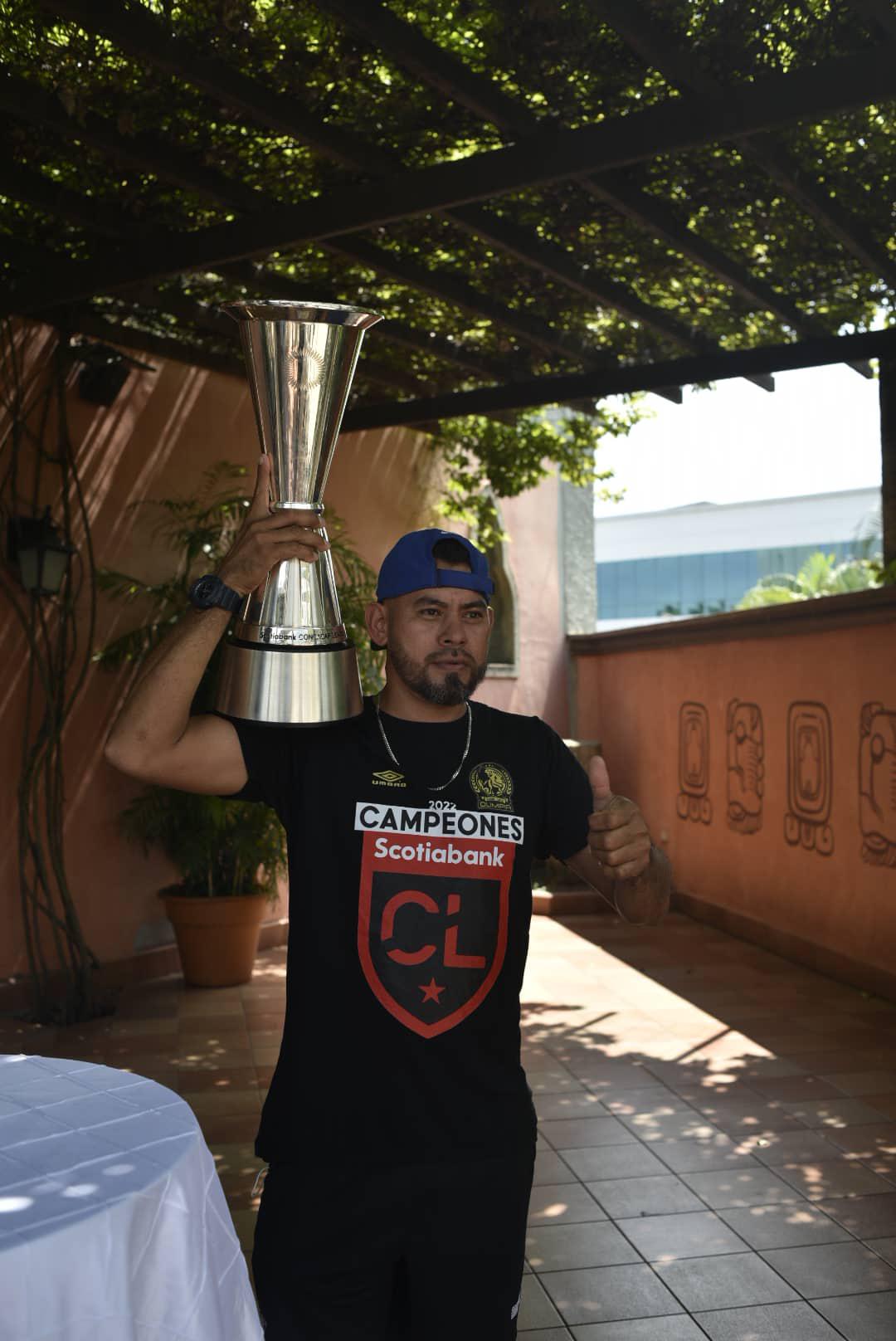 ¡Locura! La copa de Liga Concacaf causa furor en aficionados del Olimpia en San Pedro Sula