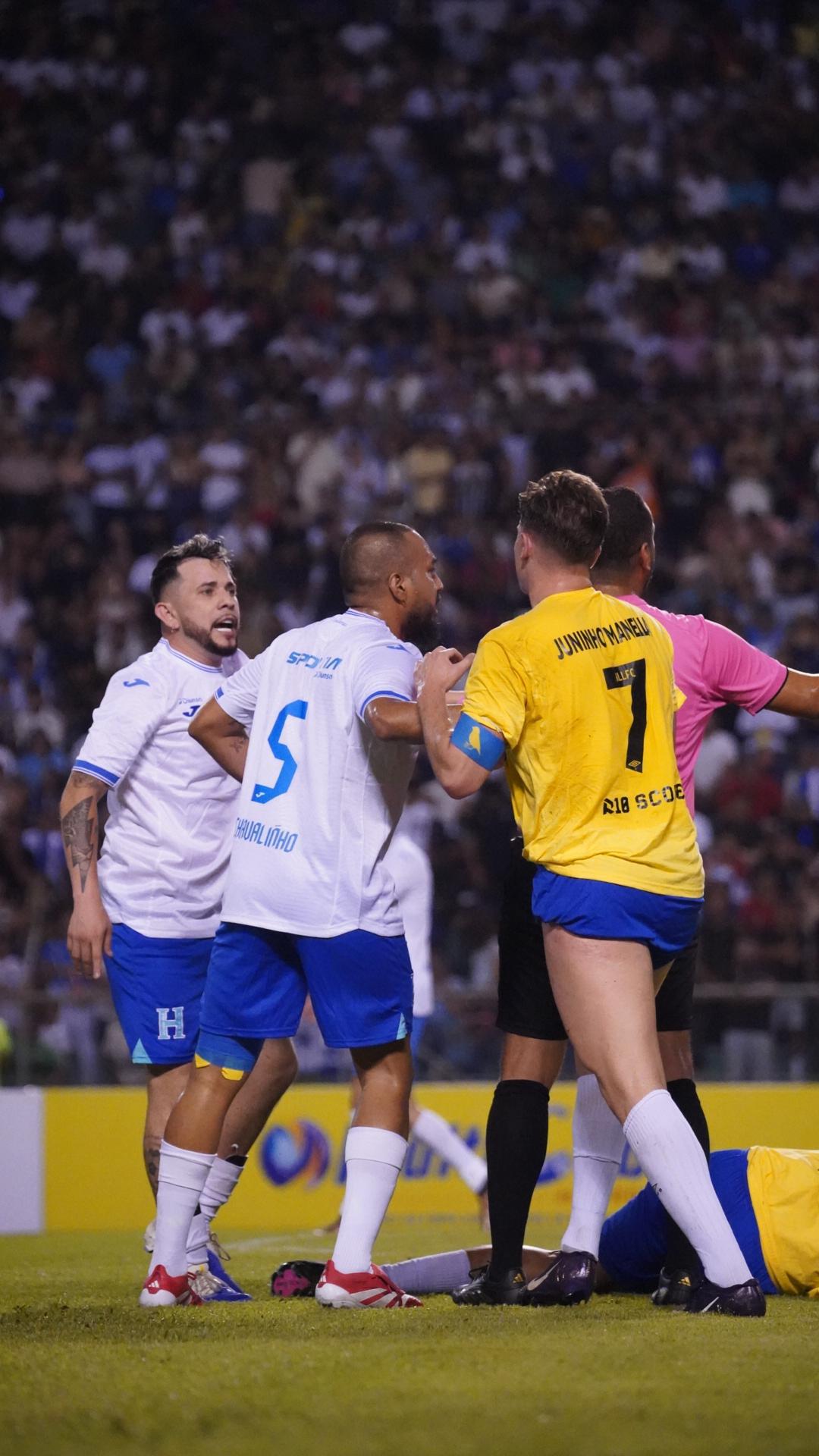 ¡Joao Ferreira lo vivió con locura! Brasil sintió robo en Honduras, pomponeras, show de medio tiempo y baile raro de Dembélé ¿Por qué Supremo jugó poco?