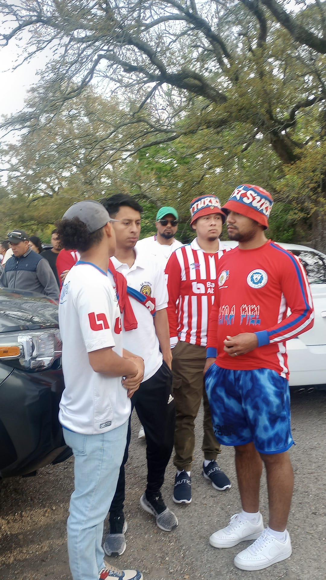 Olimpia deslumbra con ambientazo en New Orleans: banderazo y tremenda asistencia en amistoso