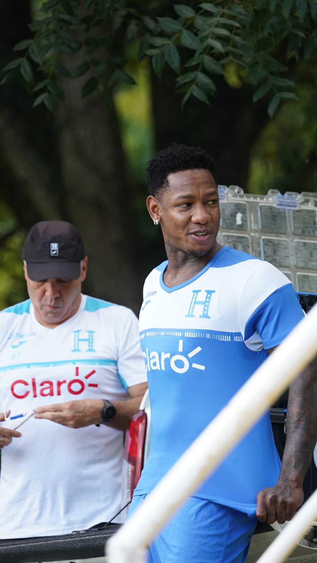 El 'desnudo' del Romántico Quioto, el gesto de Luis Palma y el legionario que se bajó del avión directo a entrenar