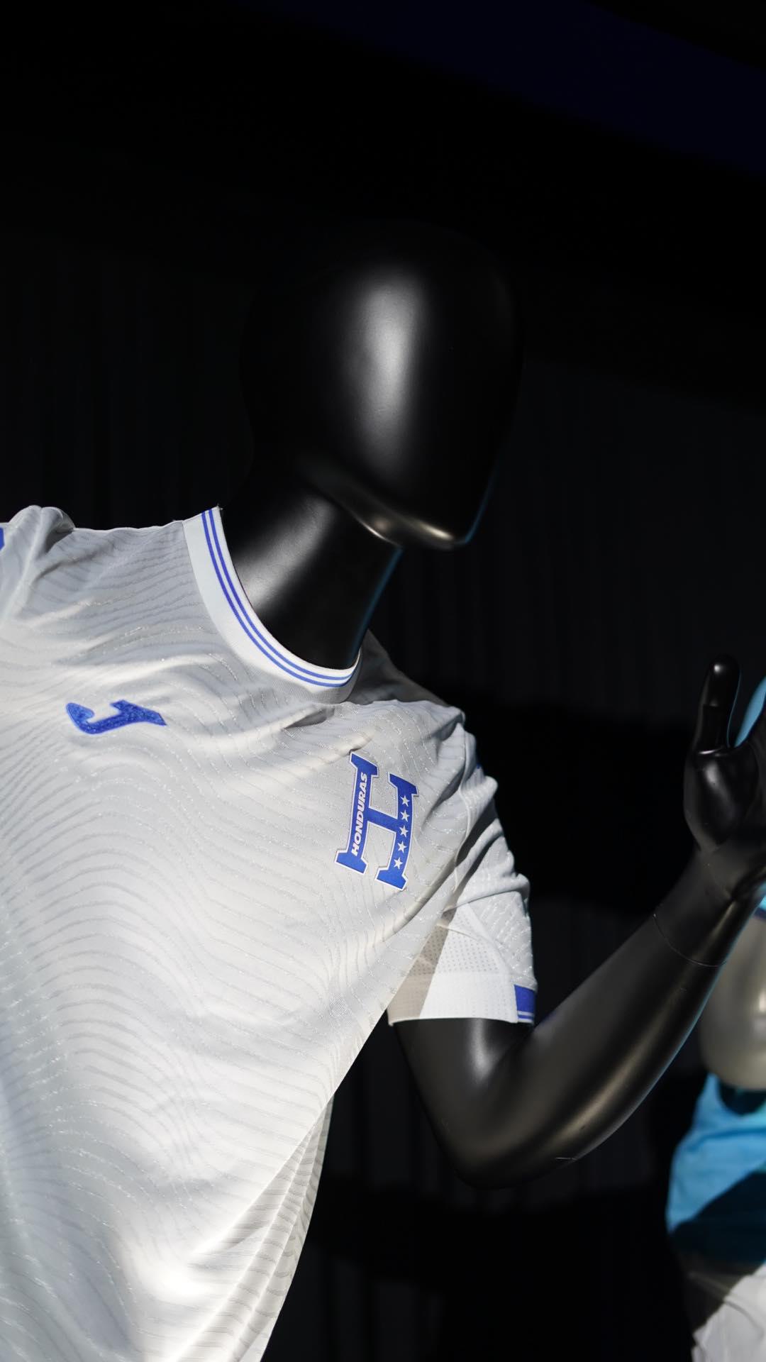 Así ha sido la evolución de los uniformes que ha utilizado la Selección de Honduras en las eliminatorias mundialistas