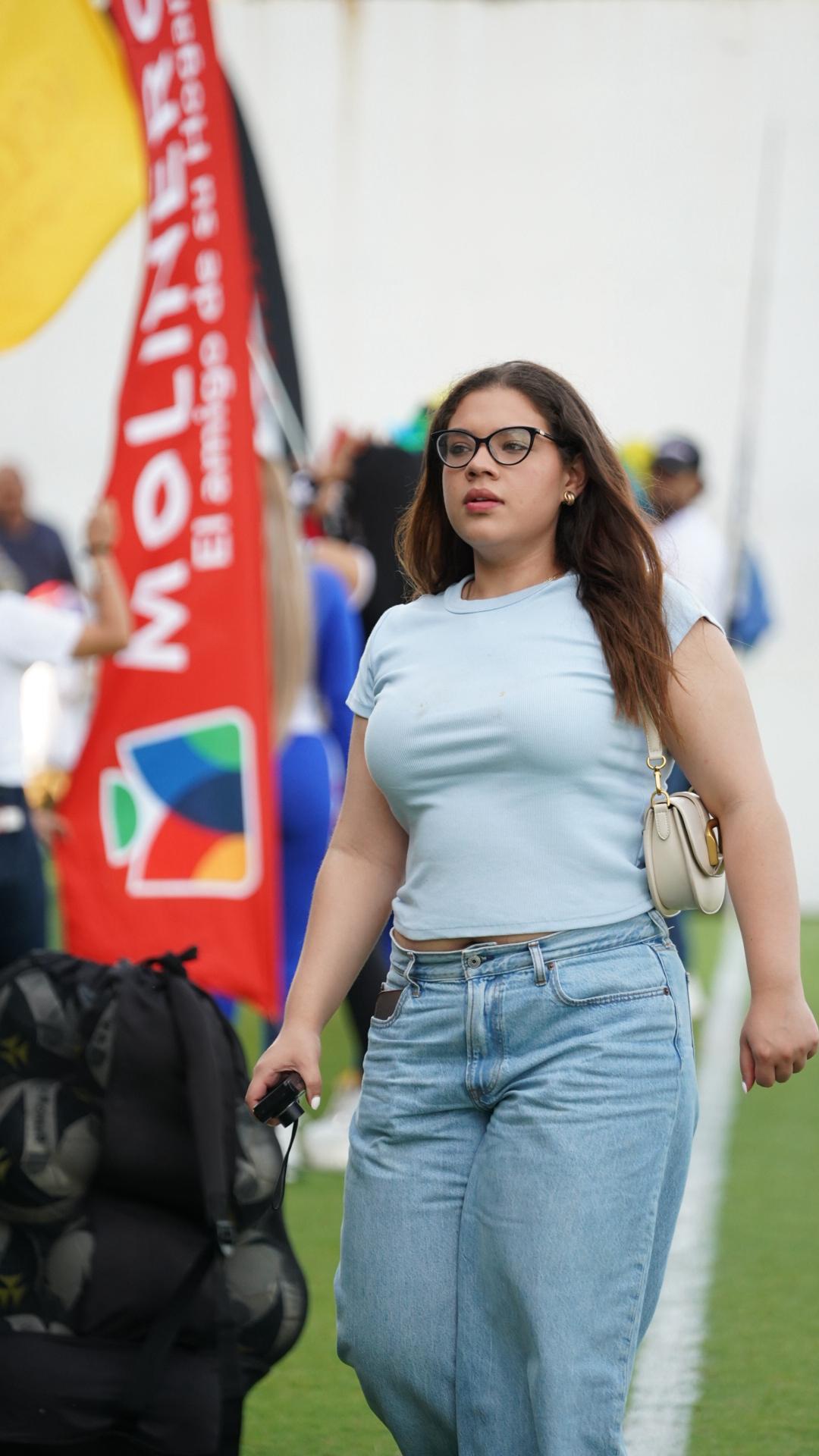 La chica en palco, las bellas pero malas y toda la hermosura y ternura que rodeó el Victoria vs Olimpia en el Morazán