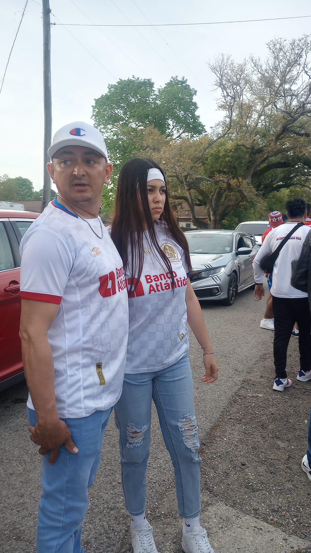 Olimpia deslumbra con ambientazo en New Orleans: banderazo y tremenda asistencia en amistoso