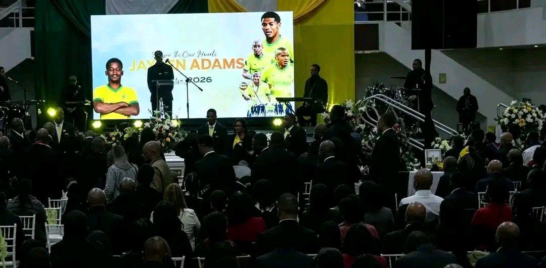 Desgarradora imagen de la madre e hijo: el adiós a Jayden Adams, fallecido tras el Mundial
