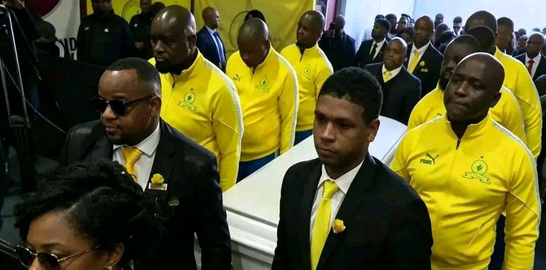 Desgarradora imagen de la madre e hijo: el adiós a Jayden Adams, fallecido tras el Mundial