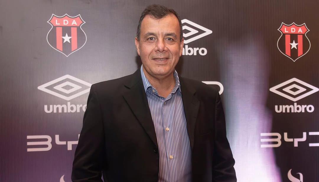 Alajuelense la pasa mal en Costa Rica y confirman el futuro de Óscar 'Machillo' Ramírez: Nuestro técnico se llama...