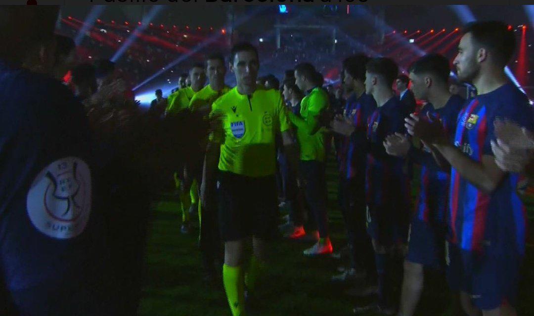 El pasillo a Real Madrid, Modric hundido y la bronca de Vinicius en la Supercopa de España que ganó el Barcelona