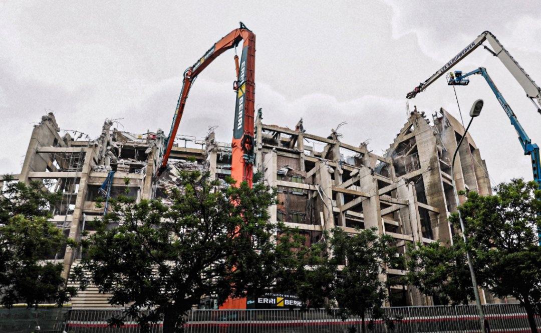 Así son las impactantes imágenes que deja la destrucción del Camp Nou, estadio del FC Barcelona