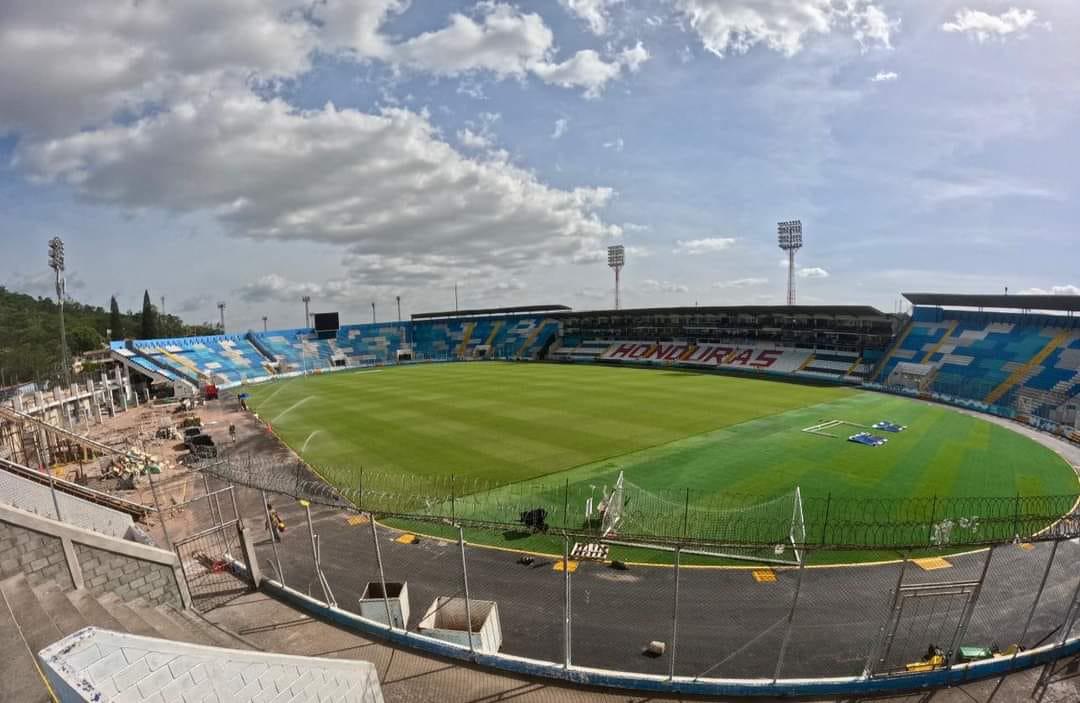 ¡Una mesa de billar! Así luce el estadio Nacional Chelato Uclés, su césped y gradería previo al inicio del Torneo Apertura
